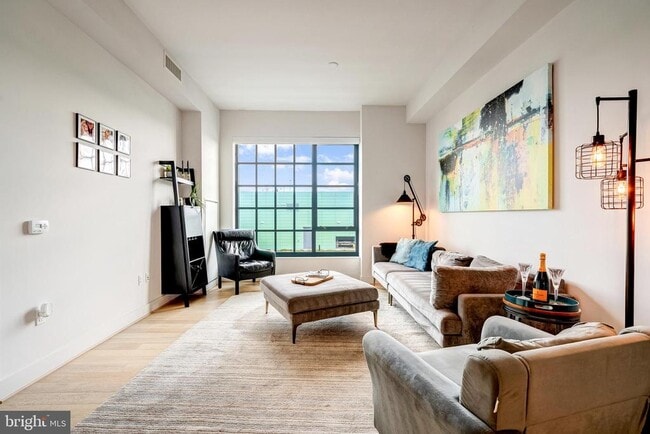 Building Photo - 45 Sutton Square SW