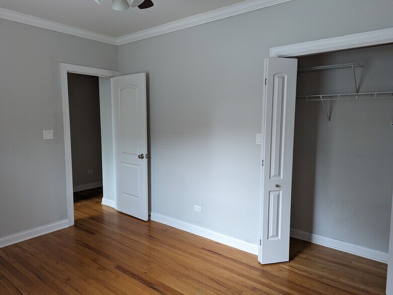 Building Photo - 3808 N Marshfield Ave