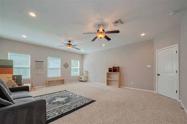 Building Photo - 503 Weisinger Dr