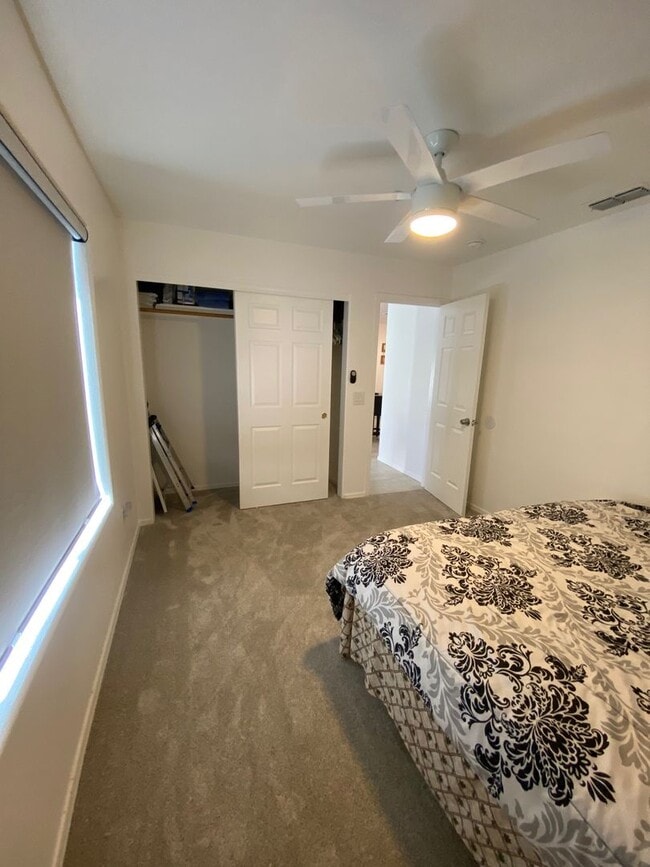 Building Photo - 3045 Palisades Dr