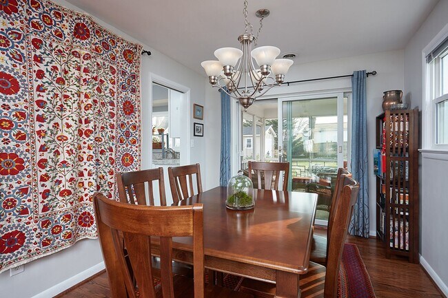 Building Photo - Silver Spring splendor with yard care INCL...