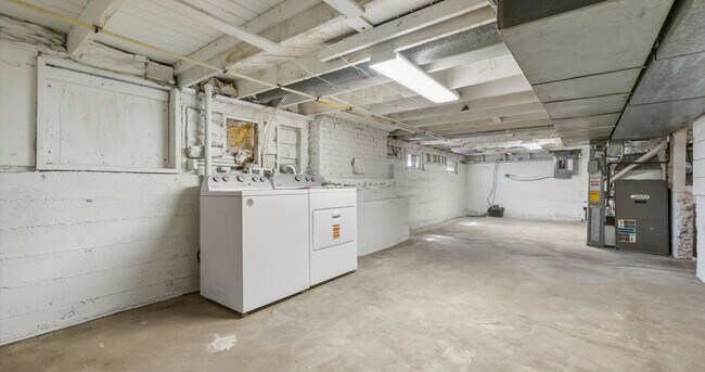 Building Photo - Remodeled 5BR Vintage Gem in Prime West Seattle