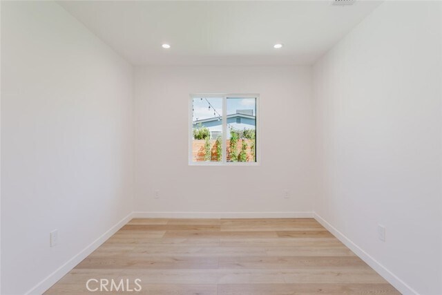 Building Photo - 6021 E Oakbrook St