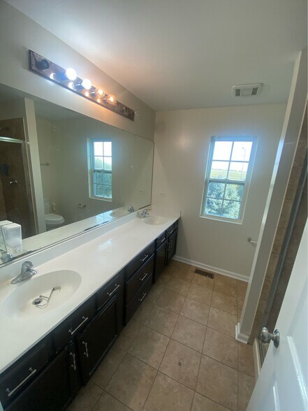 Building Photo - 8114 Seward Rd