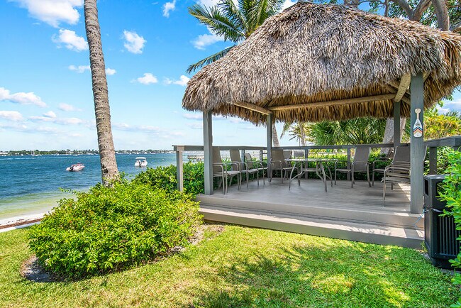 Building Photo - 5600 N Flagler Dr