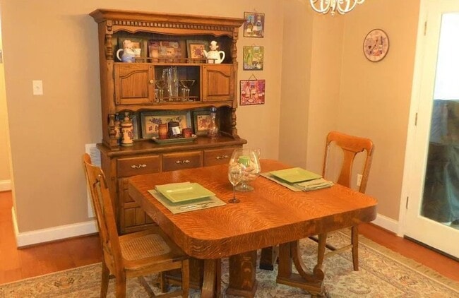 Building Photo - 402 Mt Airy Rd