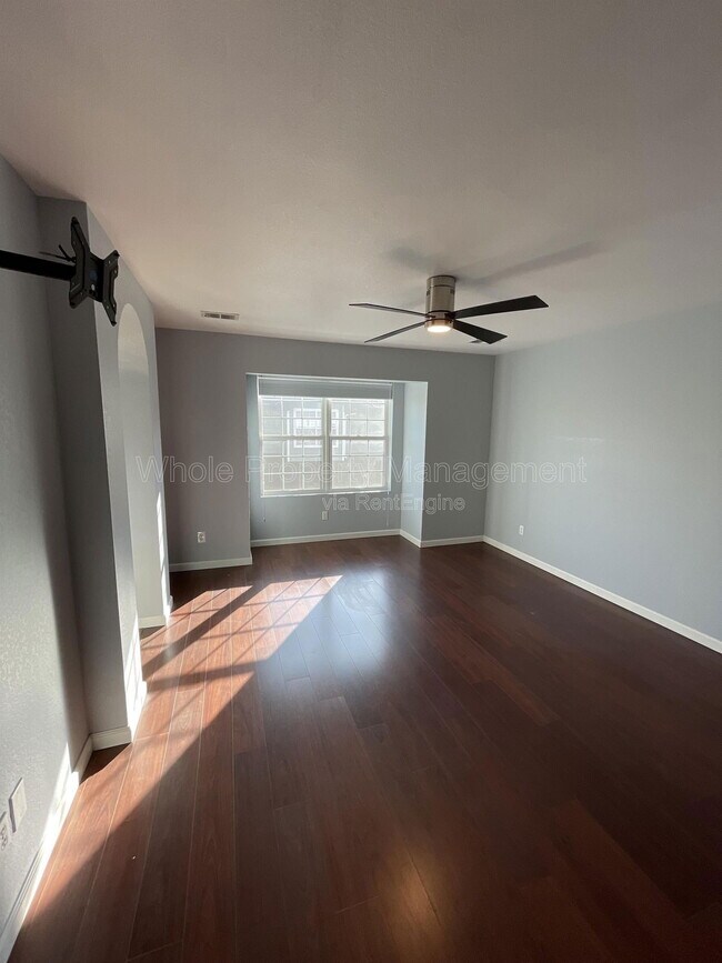 Building Photo - 2737 W Greens Dr