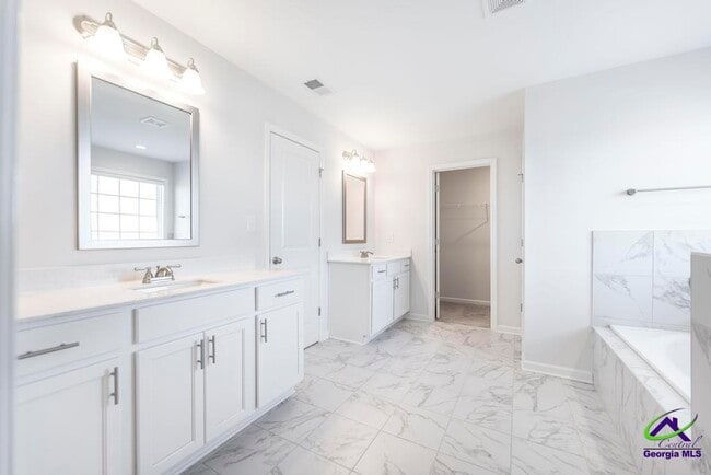 Building Photo - 233 Shoshone Cir
