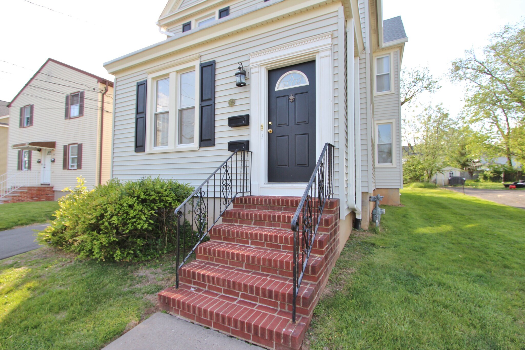 Front Entry - 552 Cumberland St