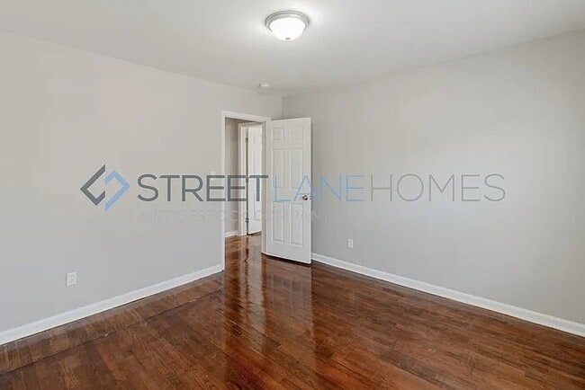 Building Photo - 3237 Beech Ave SW