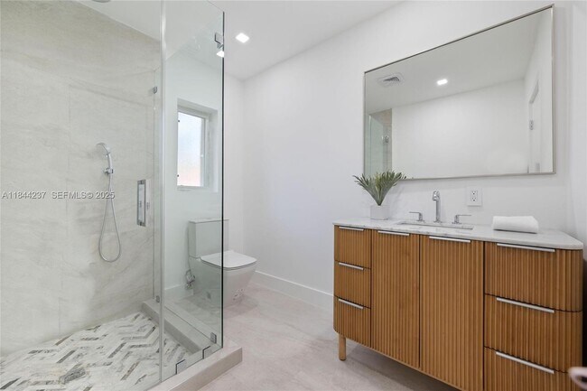 Building Photo - 5211 Granada Blvd