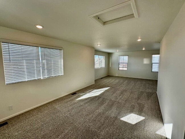 Building Photo - "Charming and spacious 3-Bed Sanctuary with 2.5 Baths the Reunion Community in Commerce City!"