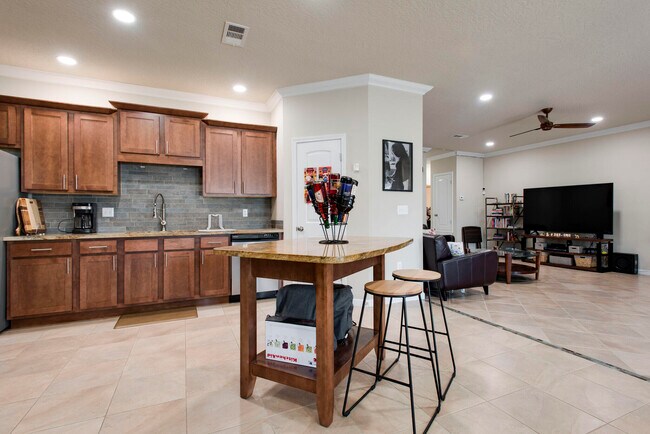 Building Photo - 4600 Hermosa Rd