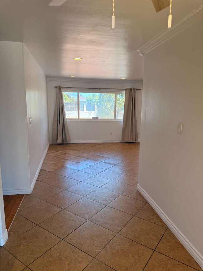 Building Photo - $3,500 - 3 Bed / 1 Bath House in Chula Vista with a Large Yard!