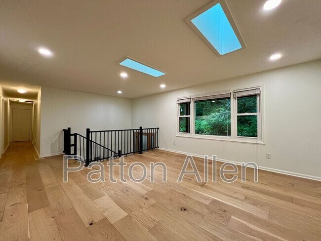 Building Photo - 9 Ravenwood Ln