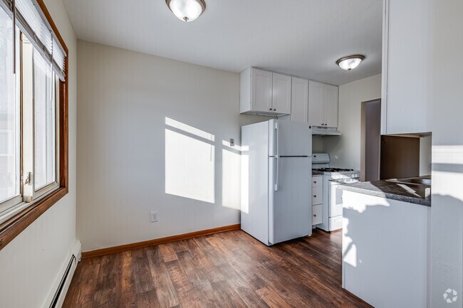 1907 Colfax Ave S - 1BR, 1BA - 550SF - Dining Room and Kitchen - 1917 Colfax Ave S