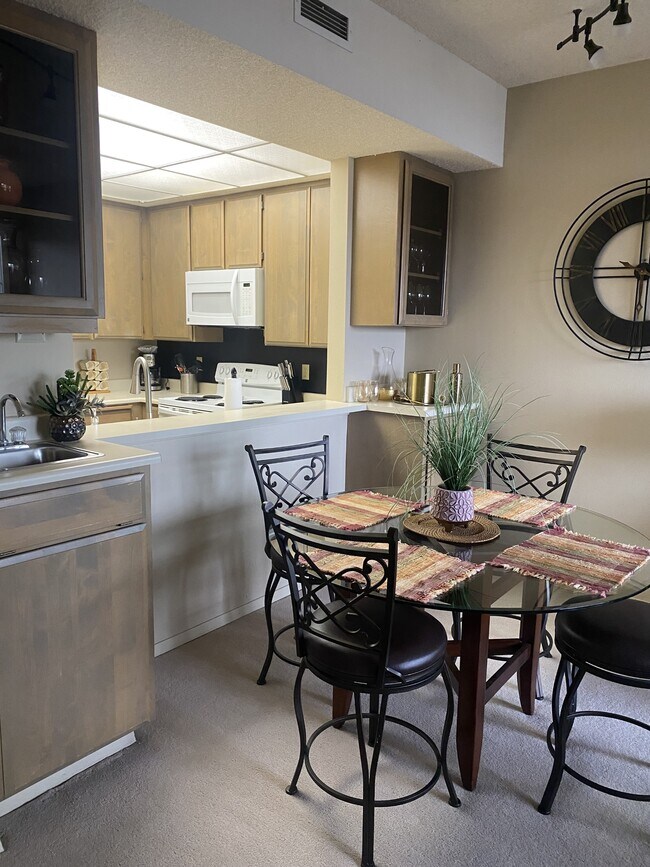 Building Photo - 301 North St