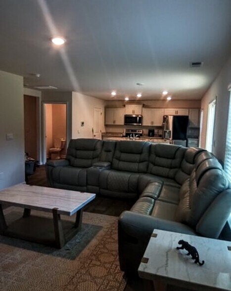 Building Photo - 271 Lilys Pl