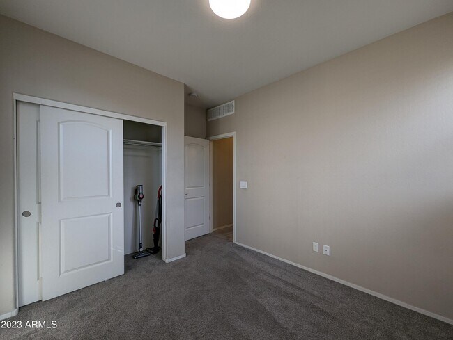 Building Photo - 1253 N 166th Ave