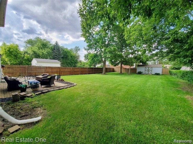 Building Photo - 2043 Vermont Ave