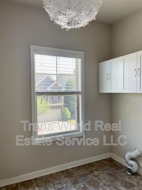 Building Photo - 5689 Wheeler Ridge Rd