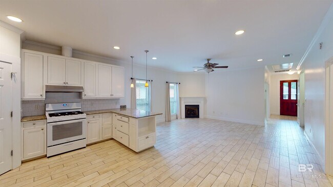 Building Photo - 6052 Magnolia Pl E