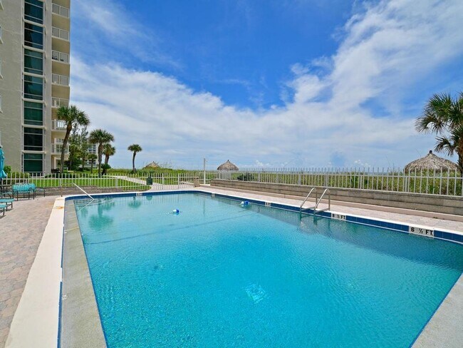 Building Photo - 2425 Gulf of Mexico Dr