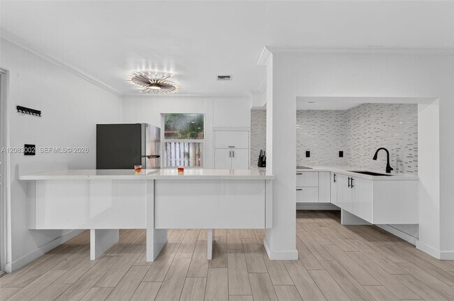Building Photo - 1664 SW 28th Ave