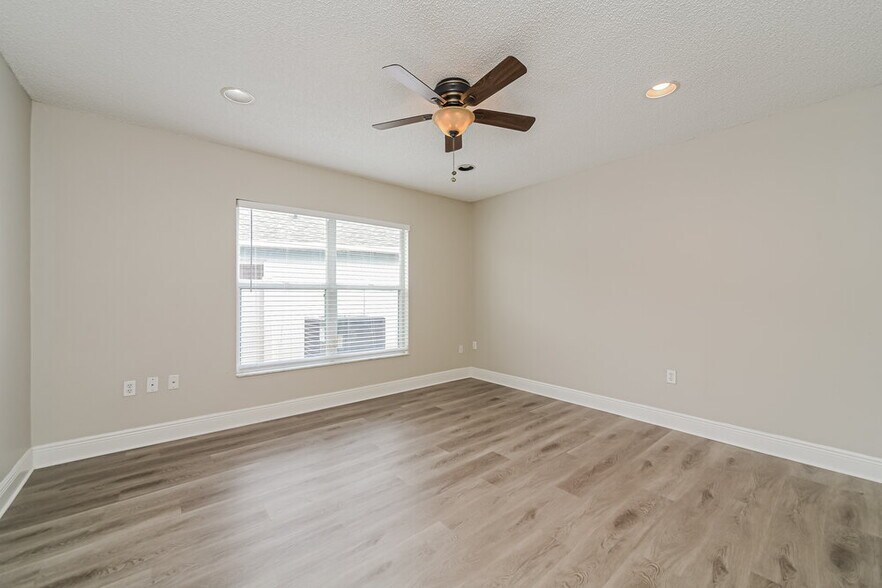 Building Photo - 4235 Mendenwood Ln