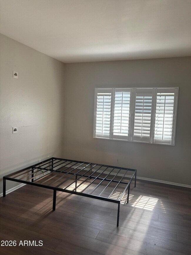 Building Photo - 930 N Mesa Dr