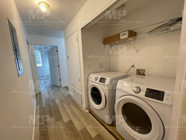 Building Photo - 3002 W Elizabeth St