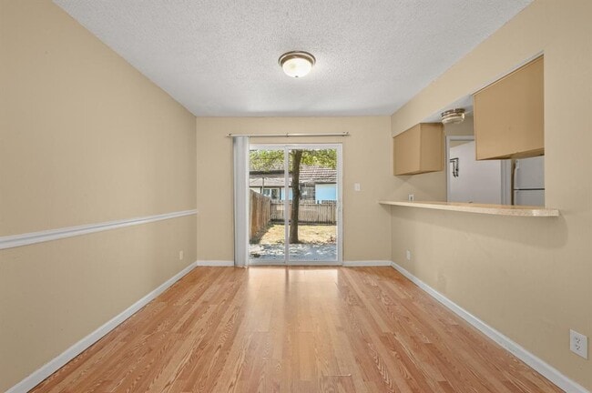 Building Photo - 807 Castle Ridge Rd
