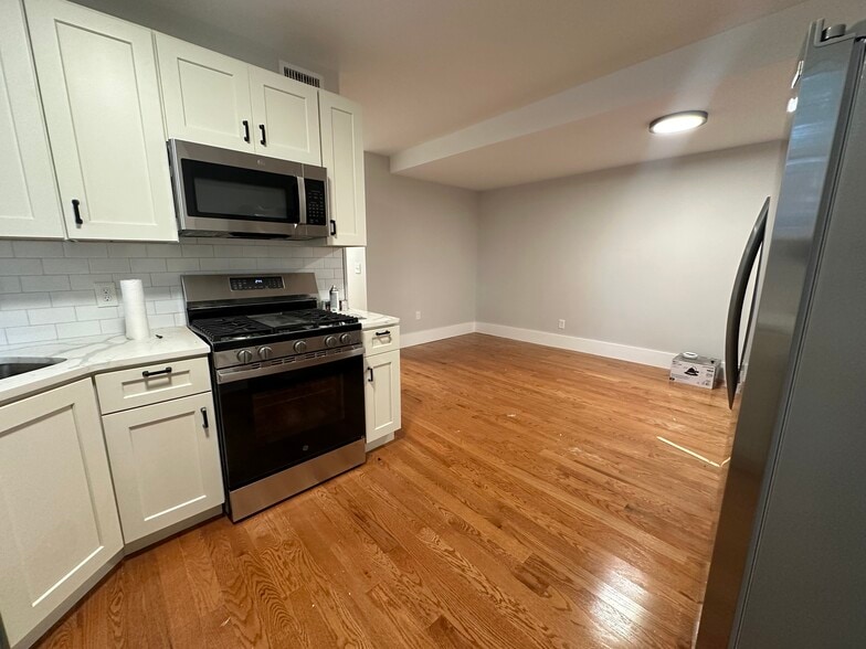 Building Photo - 116 Marginal St