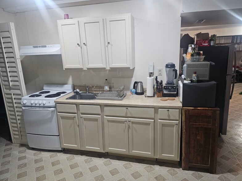 Primary Photo - 5002 Sinope Way