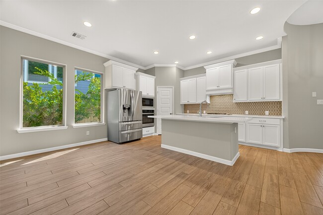 Building Photo - 381 Andes Dr