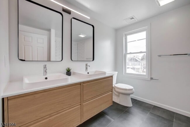 Building Photo - 21 Hillside Ave