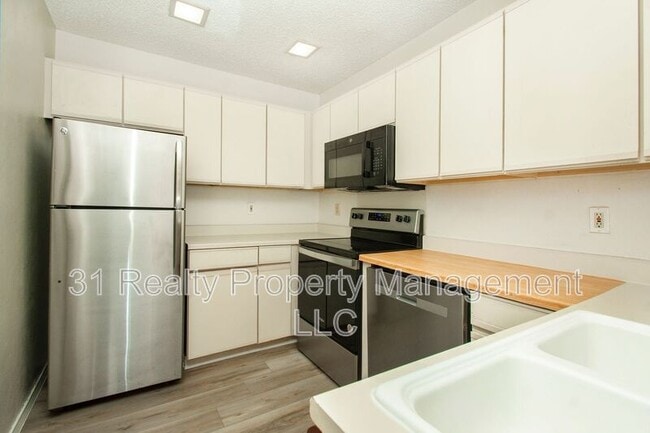 Building Photo - 4242 N Capistrano Dr
