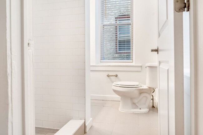 Building Photo - 4300 Chestnut St