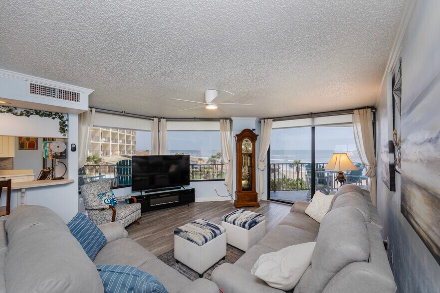 Livingroom - 2425 S Atlantic Ave