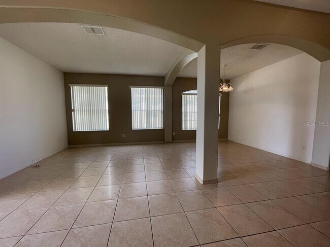 Building Photo - 1819 Wedgewood Way