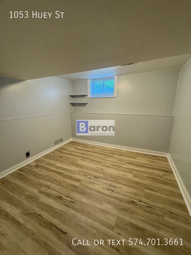 Building Photo - 1053 Huey St