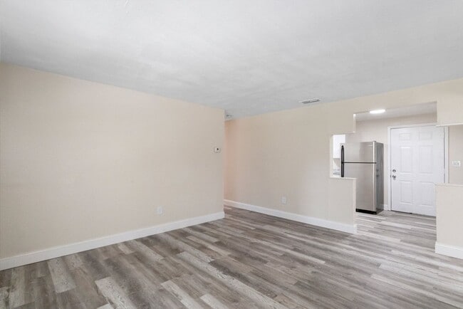 Building Photo - Spacious 4bdrm/1bath House ** $1,995.00 **...