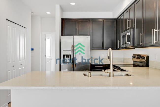 Building Photo - 3 Bed and 3 Bath Single Family Home is Available for Rent!