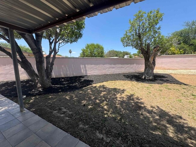 Building Photo - 626A Birchwood Ln