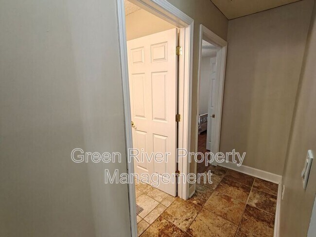 Building Photo - 1505 Majestic View Ln