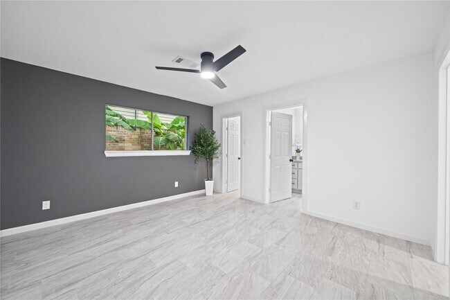 Building Photo - 12007 Sharpcrest St