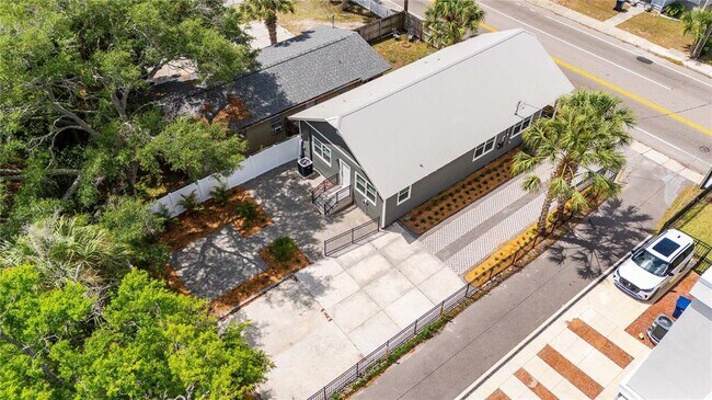 Building Photo - 2203 N Blvd