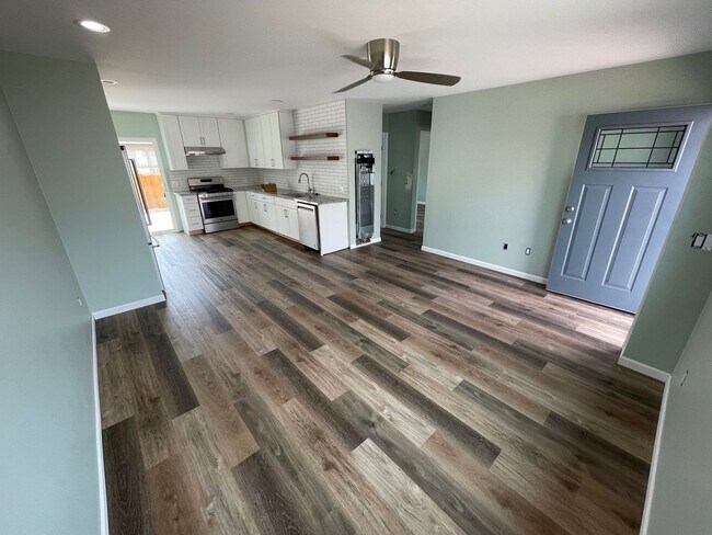 Building Photo - Remodeled 2 Bedroom Home in Imperial Beach with Garage & Private Yard