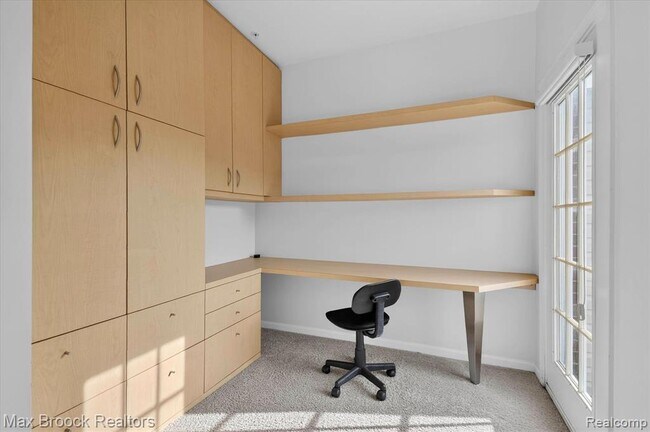 Building Photo - 3255 Camden Dr