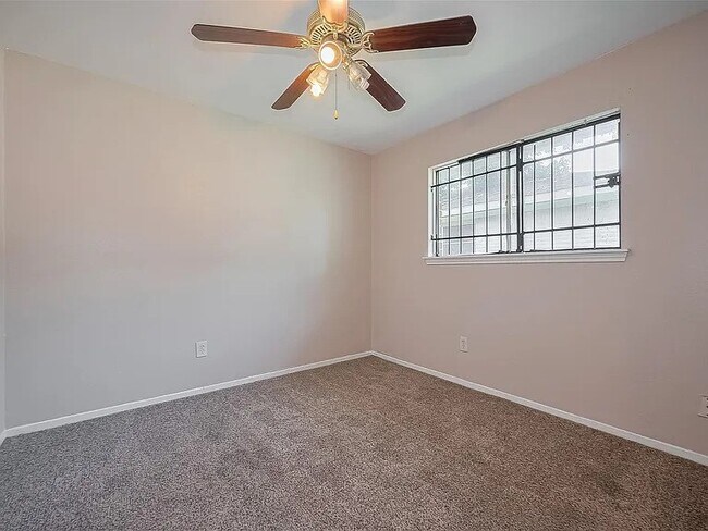 Building Photo - 3619 Kilkenny Dr